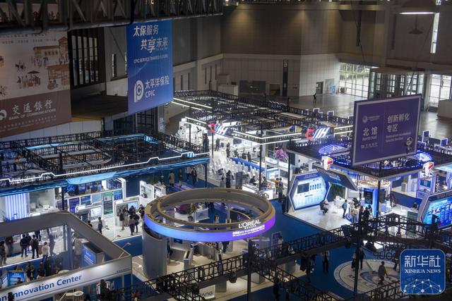 第八届进博会 | 在创新孵化专区感受科创脉动