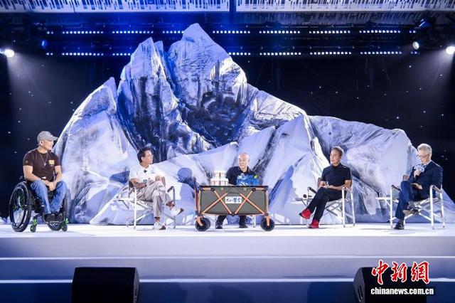 百名珠峰登顶者共话攀登精神 金犀牛奖首度落地深圳