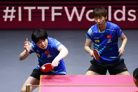 世乒赛：王曼昱/蒯曼晋级女双四强图片