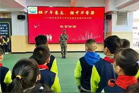 兰州市城关区清华小学 ：一年级萌娃军训磨炼意志力图片