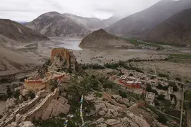 细读甘丹彭措林寺的建筑格局与壁画艺术图片