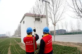 河南新乡：弘扬雷锋精神 “电”靓志愿风采图片
