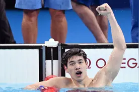 潘展乐站上世界泳坛之巅！100米自由泳创世界纪录夺冠图片