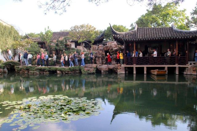 江苏苏州：古典园林网师园秋意浓