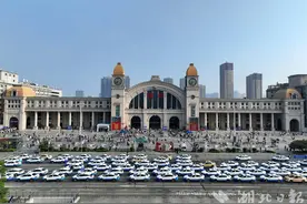 武铁130个客运站首日发送旅客121.4万人次  刷新历史纪录图片