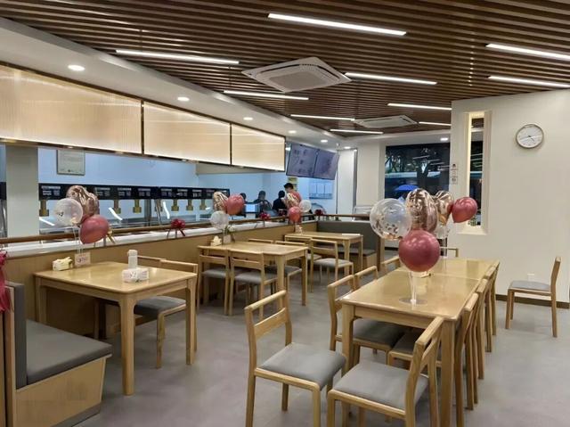跟着这条银发休闲路线，逛公园、看电影、欢唱嗨玩→