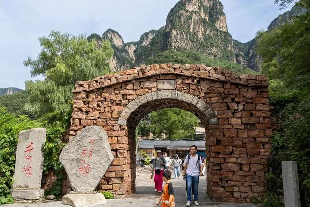 以“挂壁公路”闻名于世的辉县郭亮村，如今旅游绘新图
