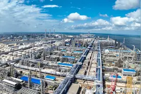 山东省首家炼化一体化石化基地在烟台投产图片