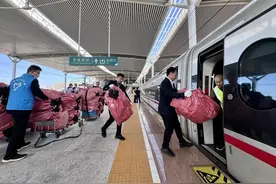 当铁路遇上“双11”，国铁济南局运出1.7万单快件图片