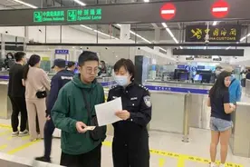 回乡证延期政策即将到期，皇岗边检站民警向港澳居民发出温馨提醒图片