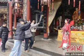 《哪吒2》热映 宜宾翠屏哪吒行宫人气高涨图片