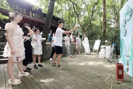 蹴鞠、投壶、吟诗作对 杭州万松书院举办“七夕”宋韵交友活动图片