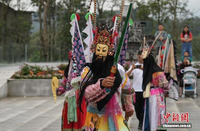 贵州安顺：旧州古镇人气旺 屯堡文化魅力足
