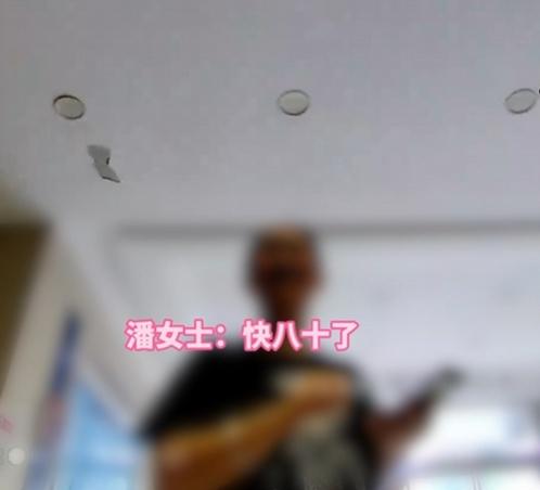 老人中暑晕倒在铁轨旁 警民救助