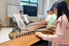 白天上班、晚上学艺 海南城市青年夜校“充电”忙图片