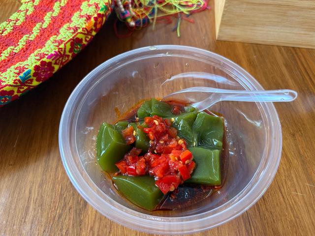 品“神仙豆腐”、游玩玻璃水滑道，打卡溆浦山背花瑶梯田