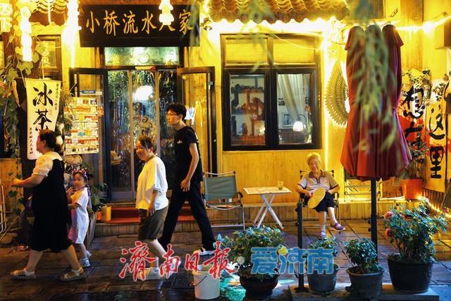 一年四季 泉在济南丨曲水亭街夏夜人气爆棚，游客如织感受泉城魅力