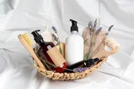 错误洗头方式可能导致脂溢性皮炎，你的头发洗对了吗?图片