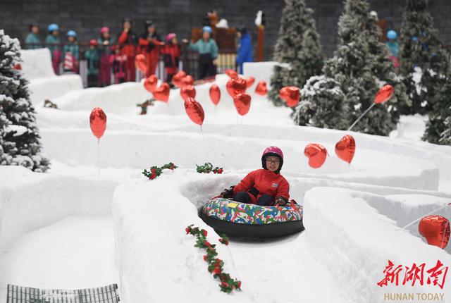 南方人看雪有多拼？“明天有雪”让景区游客翻了20倍|文体视点