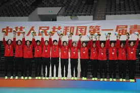 江苏省体育局训练中心女排青年队夺得第一届全国青少年三大球运动会亚军图片