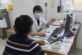 八旬老人心脏骤停，幸好……图片