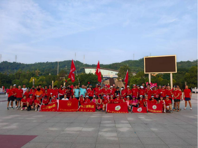 体育消费潜力释放！福建省徒步运动协会牵头，各地徒步团体共庆双节