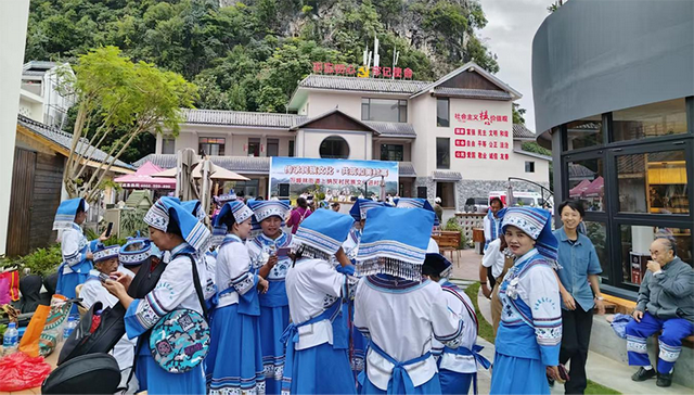 闻着稻香体验民族风情！兴义市上纳灰村：“双节”氛围浓 团结情谊深