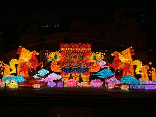 郑州绿博园开启“白+黑”畅玩模式