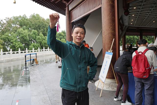 11月的雷峰塔景区，请你帮“许仙”集齐5件信物