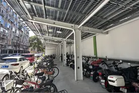 用“绿色电”为电动车充电，这个社区用上了光伏车棚图片
