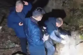 探险博主称在宜昌一山洞发现衣着完整的男尸！当地警方回应图片
