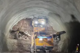 假期坚守一线 四川铁路建设跑出“加速度”图片