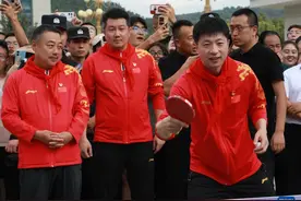 国家乒乓球队走进南梁列宁学校图片