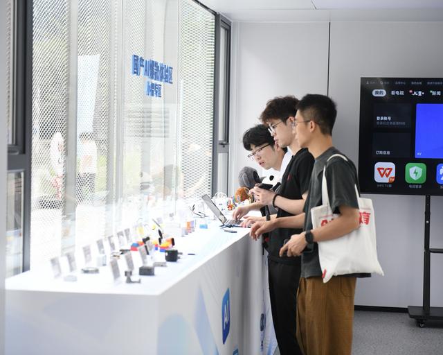 科技范、青和力、演艺热“出圈”，国庆节深圳龙岗文商旅吸金16.6亿元