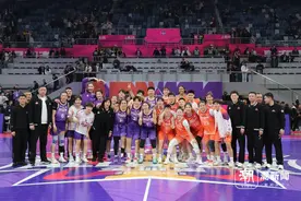国手、WNBA明星球员轮番发力，WCBA全明星正赛引来浙江男篮外援围观图片