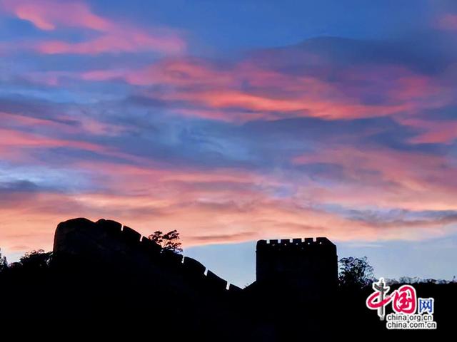 金山岭秋色如梦似幻 长城好事成“霜 ”喜从天降