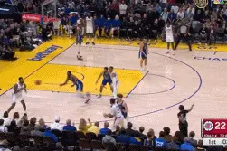 乔治面对追梦扑防投三分 球弹篮筐上沿掉落 威少机智得球压哨打进图片