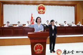 她任广西壮族自治区副主席图片