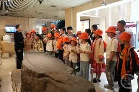 探秘地下迷宫、江底石刻 孩子们开启探索家乡之旅图片