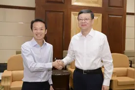 欢迎积极参与城市更新！陈吉宁会见新加坡凯德集团首席执行官李志勤图片