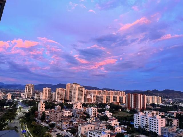 下过雨的夏天傍晚