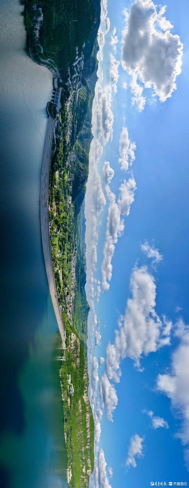 白云蓝天山水相映，卧虎山水库景色如画