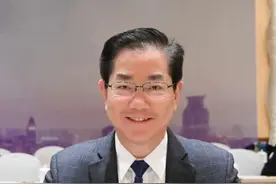 连续两年盯住青少年近视 范先群代表建议保障学生每天至少一小时户外活动图片