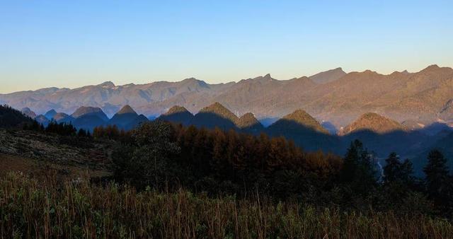 诗画冬日鹤峰：峰披轻纱  林染五彩