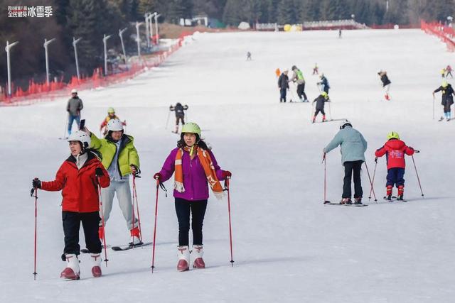千人共赴冰雪之约 四川省第八届全民健身冰雪季走进孟屯河谷｜“川”越冰雪遇见你