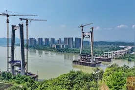 C视觉丨四川南充：嘉陵江特大桥建设正酣图片