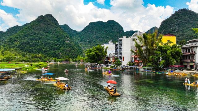 广西靖西：山水美景引客来