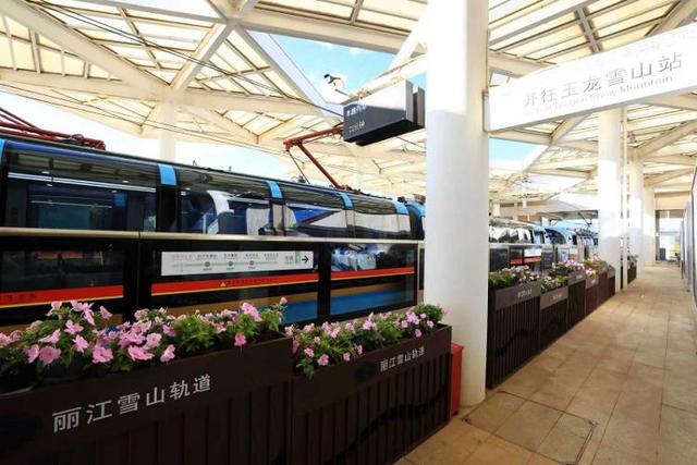 海报观察丨从交通工具到旅行搭子，丽江公交如何让乘客畅游“诗和远方”？