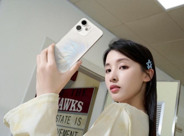 OPPO Reno14系列：上手精致好看，拍人更好看！
