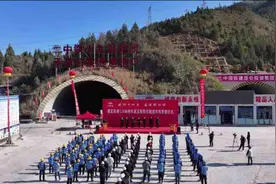 昆明福宜高速阳宗隧道双幅贯通图片